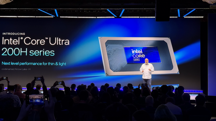 Immagine di Intel presenta la nuova serie Core Ultra 200H al CES 2025