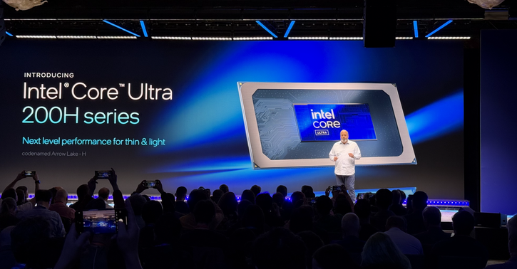 Immagine di Intel presenta la nuova serie Core Ultra 200H al CES 2025