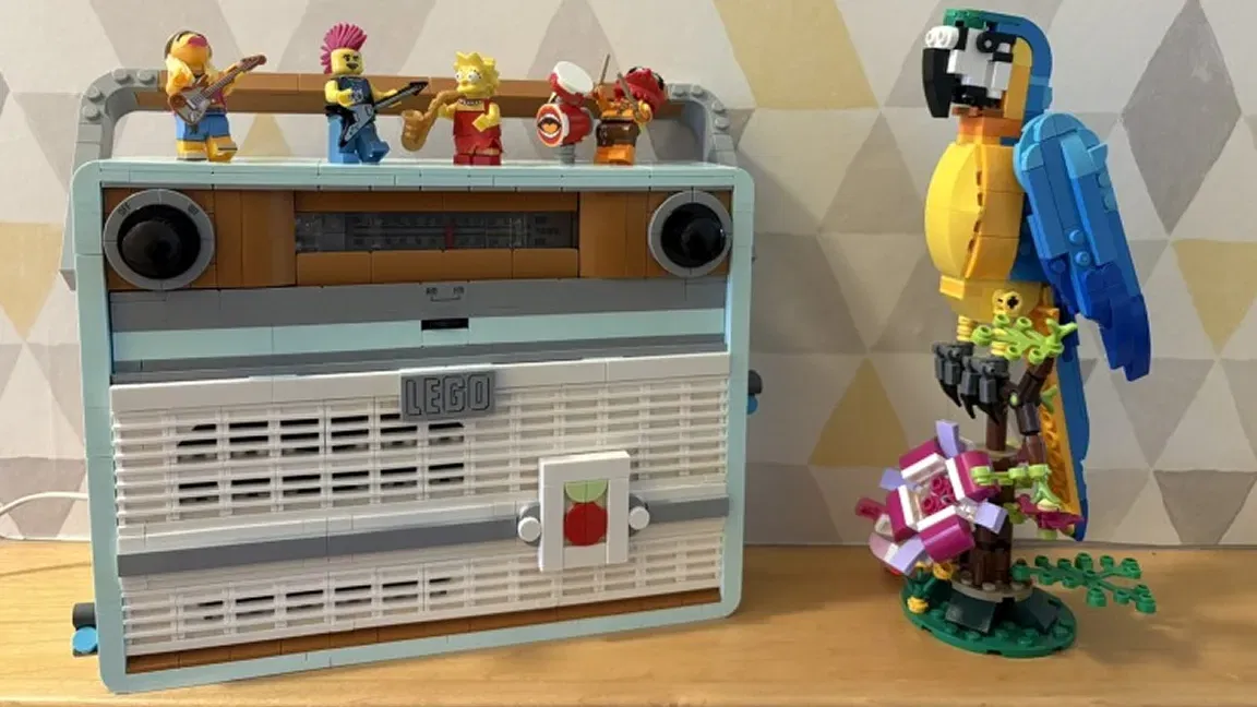 La radio LEGO prende vita grazie a un Raspberry Pi