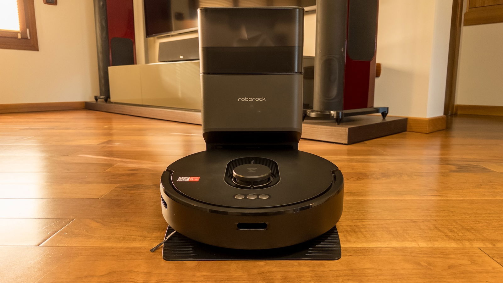 Immagine di Roborock Saros 10, il robot sottile con Lidar retrabile | Test & Recensione