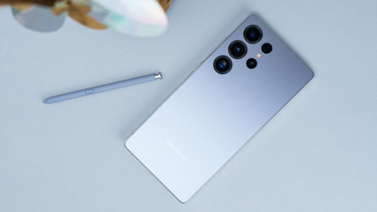 Immagine di Galaxy S26 Ultra avrà una fotocamera in meno, guadagnerà in batteria