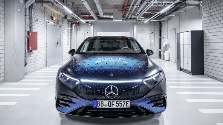 Immagine di Mercedes sta collaudando le batterie a stato solido