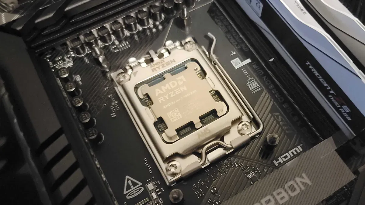 Immagine di Ryzen 7 9800X3D: ASRock ammette il problema rilasciando un update per il BIOS