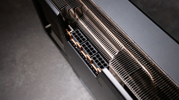 Immagine di Questo alimentatore MSI non funziona con molte GPU AMD e Intel: mancano i connettori