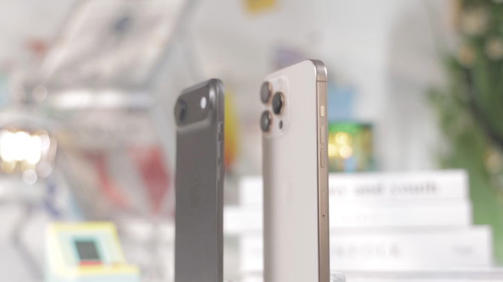 Immagine di iPhone 17 Air compare in foto: è sottilissimo!