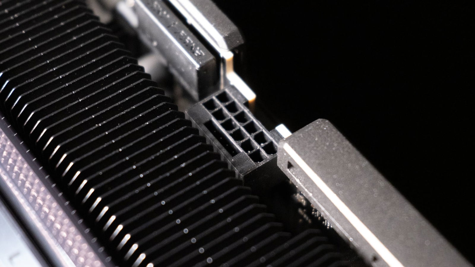 Riparare una RTX 5090 costa più che comprarla nuova