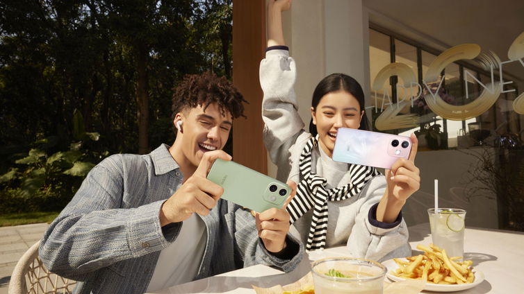 Immagine di Resistenza superiore e IA a prezzo di saldo, OPPO A5 Pro annunciato in due varianti