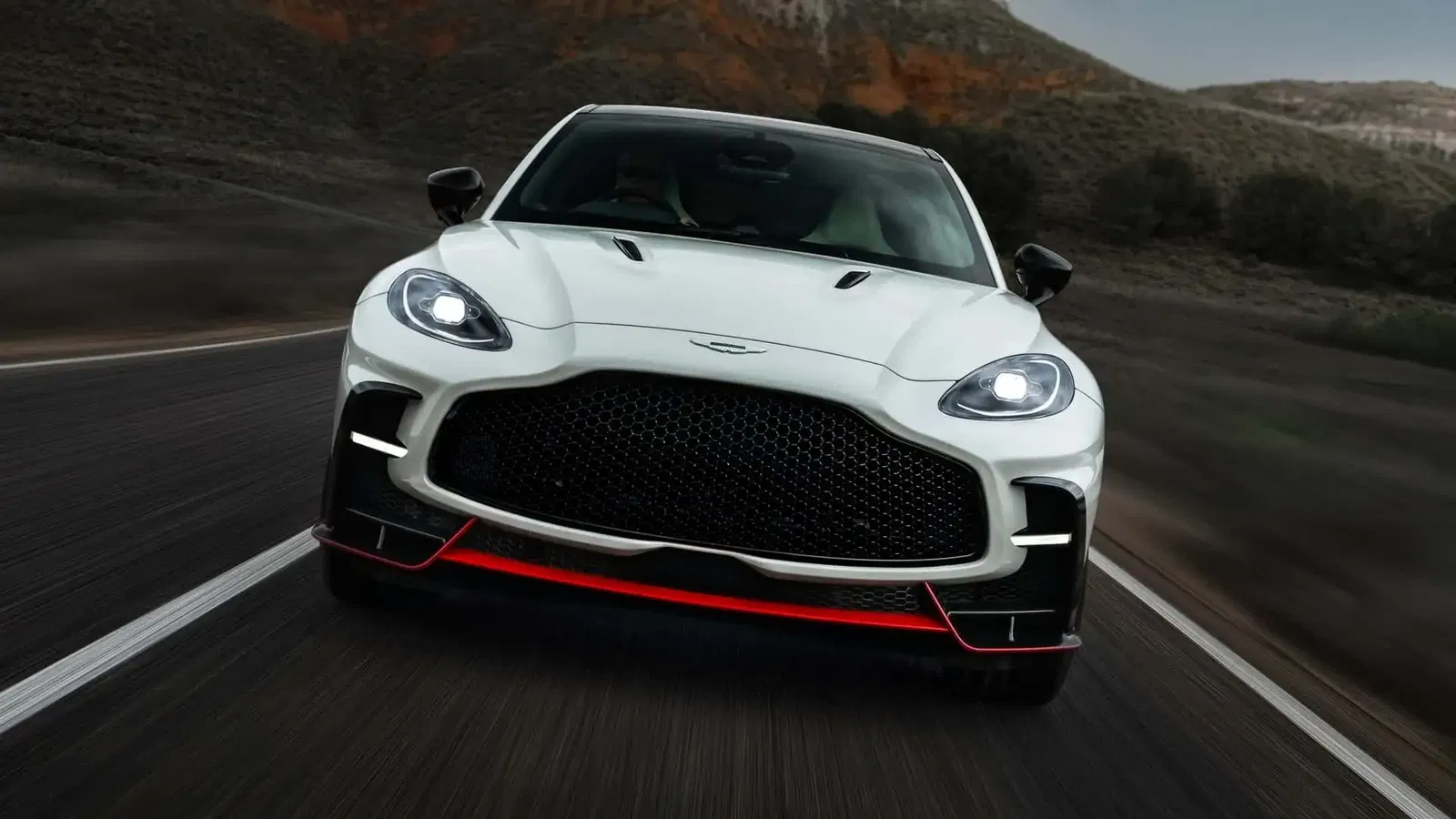 Immagine di Aston Martin DBX S: 727 CV per dominare la strada