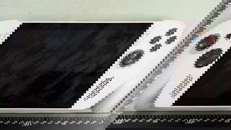 Immagine di ROG Ally 2 si mostra in dei leak: design rinnovato e specifiche tecniche trapelate