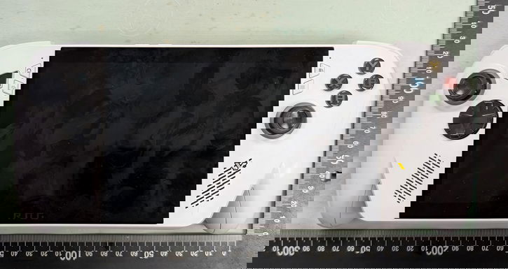 Immagine di ROG Ally 2 si mostra in dei leak: design rinnovato e specifiche tecniche trapelate