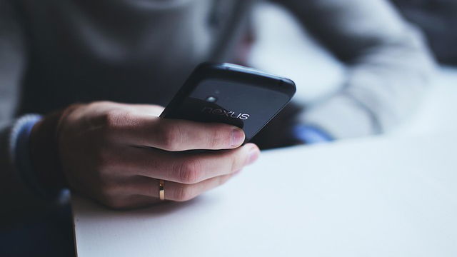 Immagine di Perché cambiamo smartphone anche se funziona?