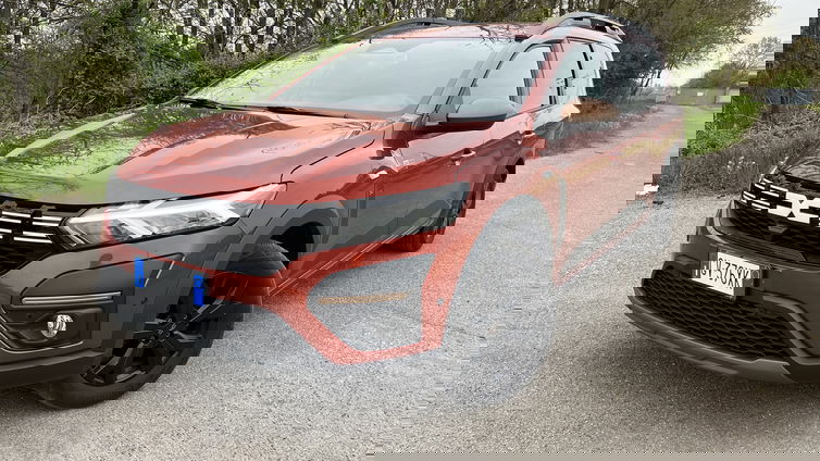 Immagine di Dacia Jogger hybrid 2025, cosa mi piace e cosa no | La mia prova
