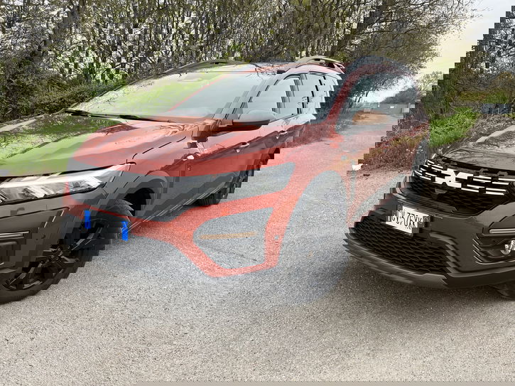 Immagine di Dacia Jogger hybrid 2025, cosa mi piace e cosa no | La mia prova