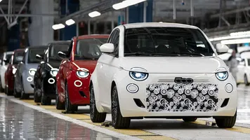 Nuova Fiat 500 ibrida: le prime immagini da Mirafiori