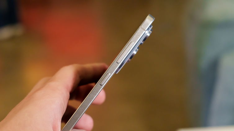 Immagine di Il nuovo S25 Edge ha superato i test di JerryRigEverything