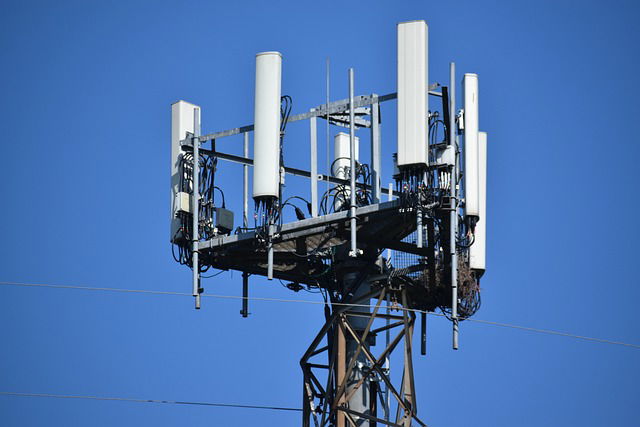 Immagine di Antenne 5G bloccate per "pericolo alla salute", Wind Tre chiede il risarcimento