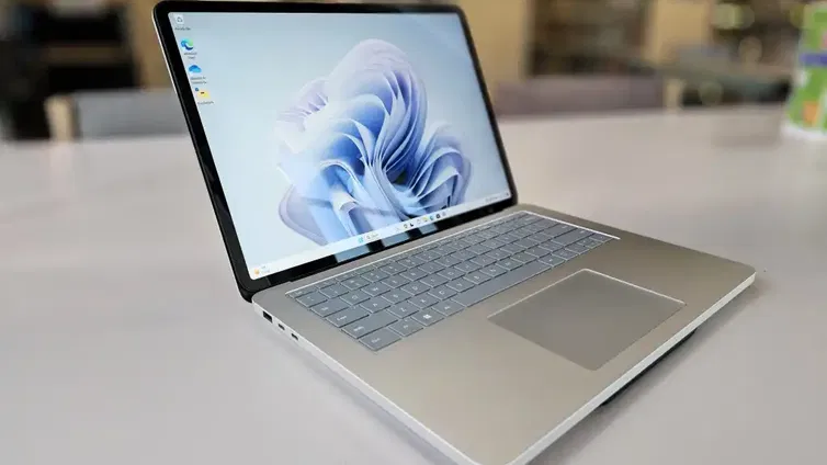 Immagine di Surface Laptop Studio 2: la fine di una linea innovativa