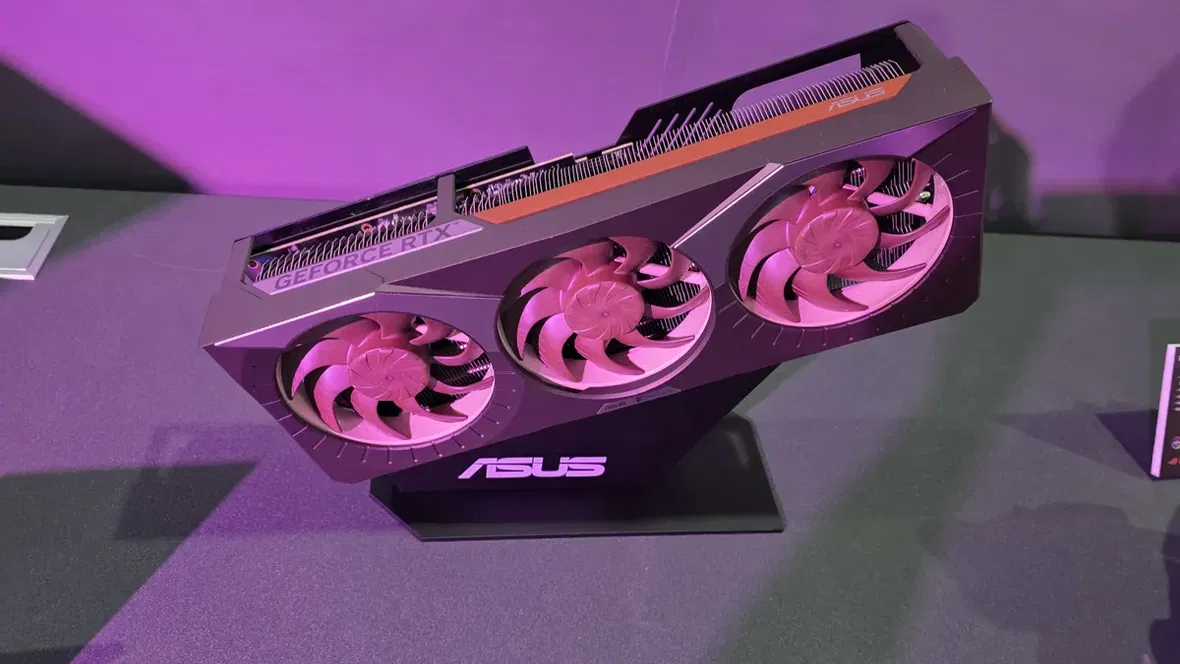 Asus presenta al COMPUTEX la RTX 5080 Noctua con tre ventole