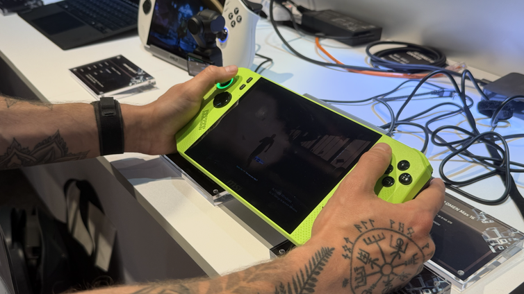 Immagine di MSI svela una nuova Claw con chip AMD: sarà la svolta nelle handheld?