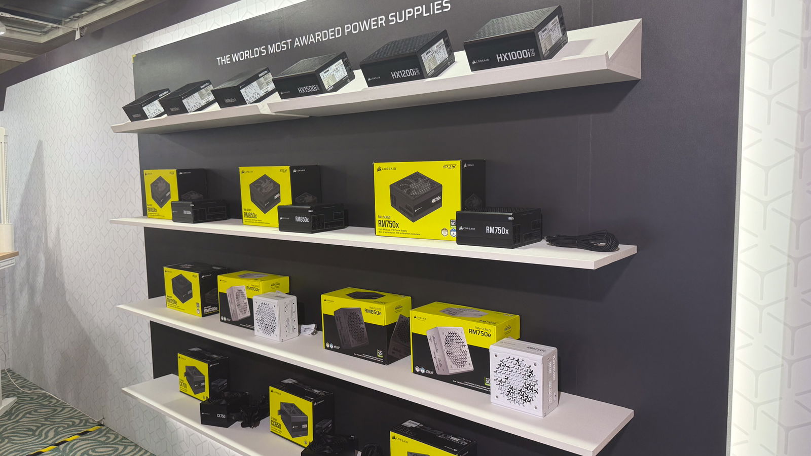 L'alimentatore ticchetta come una bomba? Tranquilli, non esploderà. Ecco perché succede