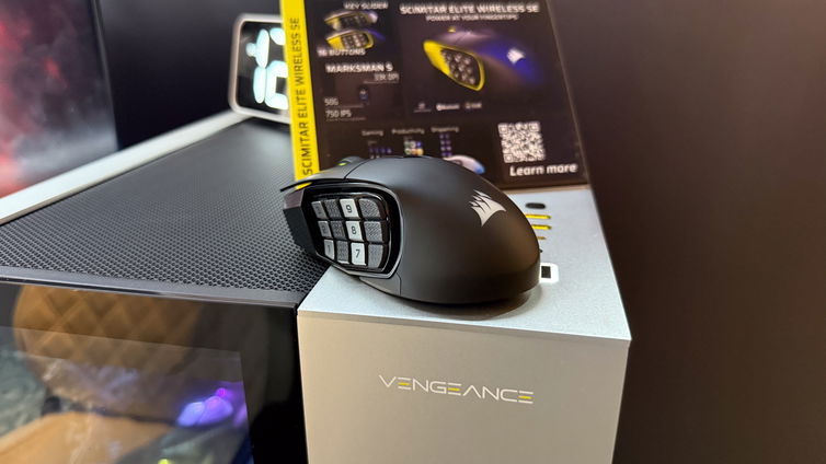 Immagine di Questo mouse di CORSAIR è anche uno Stream Deck (non è uno scherzo)