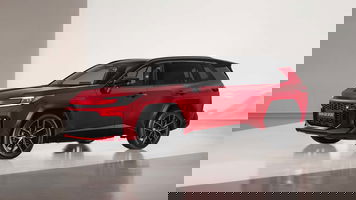 Nuova RAV4, l'ibrido Toyota si aggiorna con più tech