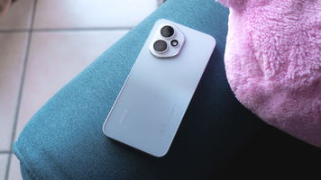 Honor 400 è il "compatto" da comprare? Sì, se siete fan dell'IA! | Recensione