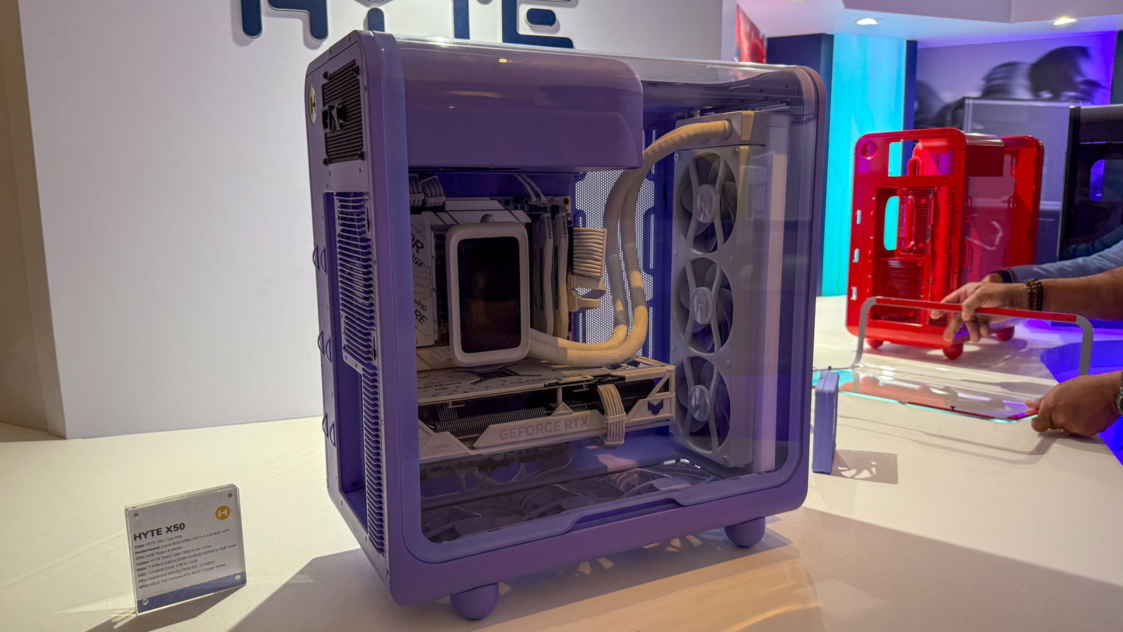 HYTE X50 è un "miracolo ingegneristico" e non vediamo l'ora di provarlo