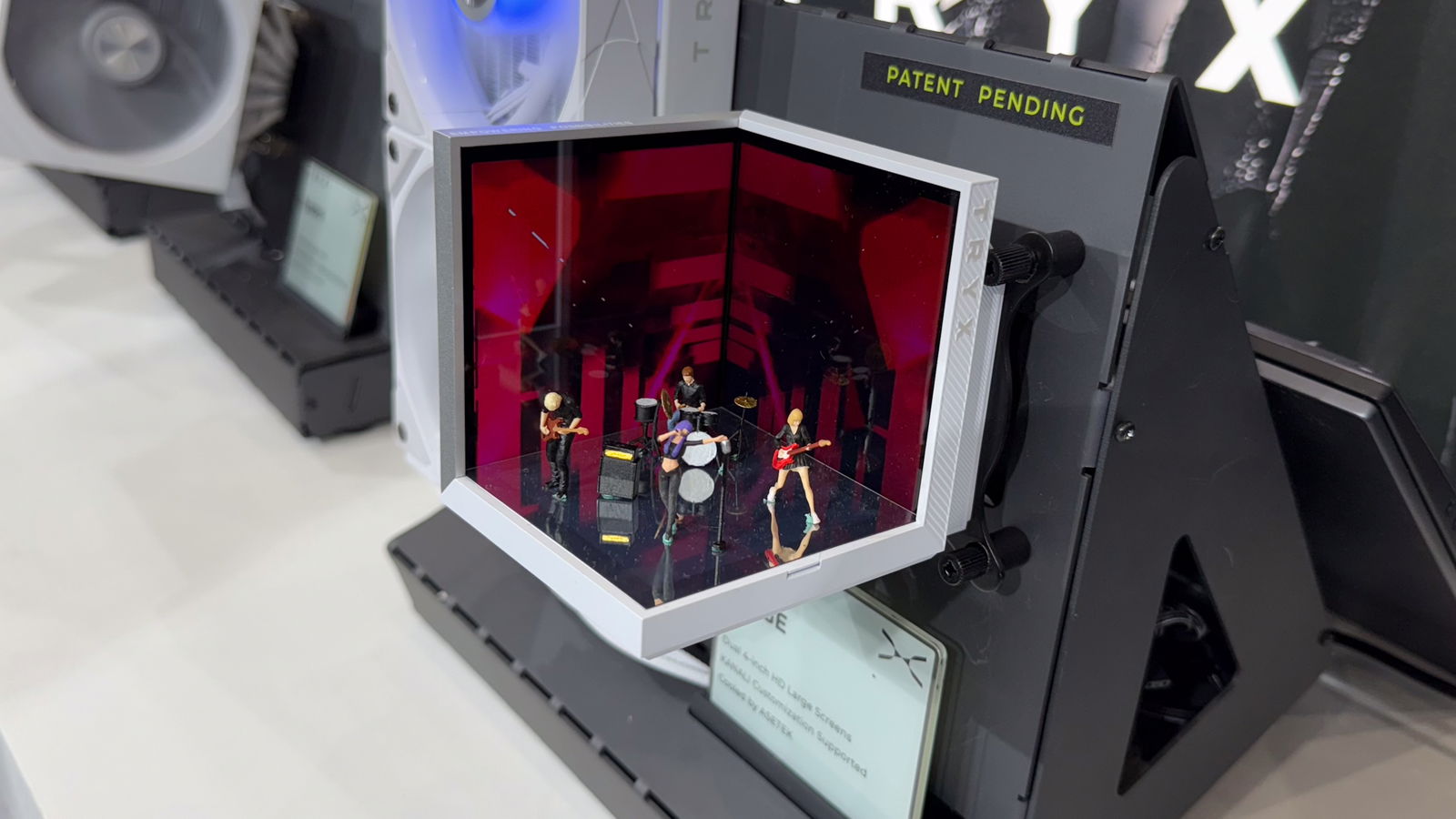 Il dissipatore diventa un palco per le action figure col nuovo TRYX Stage