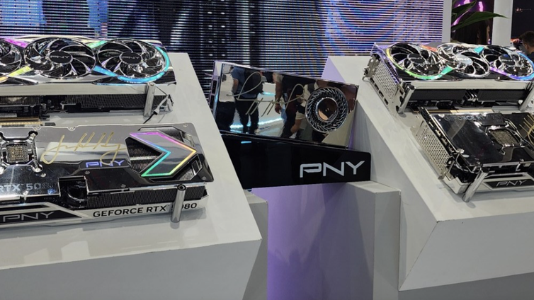 Immagine di PNY punta sul "cromato" con le RTX 5090 e 5080 Iron Core