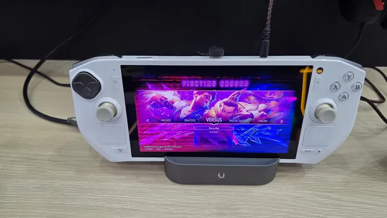 Immagine di Zone 2: l'handheld di Zotac si presenta con tanta potenza e Linux
