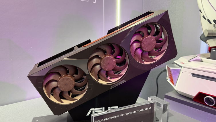 Immagine di Asus presenta la RTX 5080 Noctua con tre ventole (e non solo) al COMPUTEX