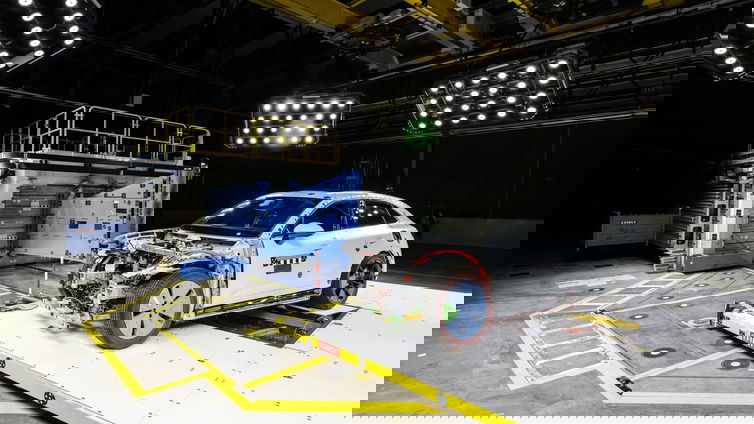 Immagine di Come Porsche sviluppa le sue batterie con l'aiuto dell'IA