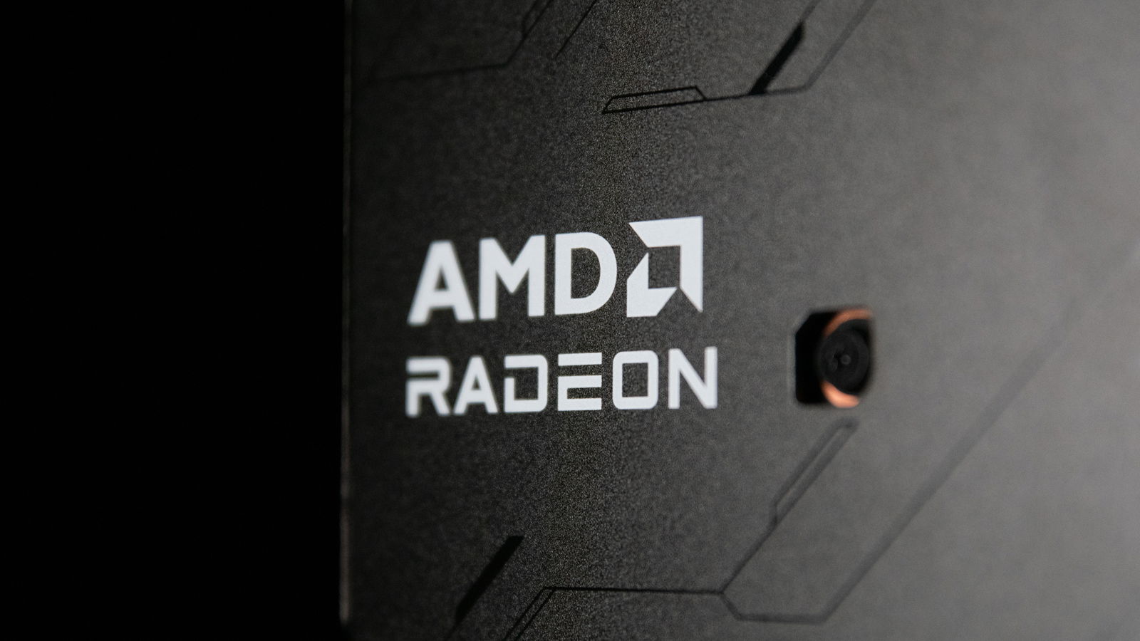 Immagine di AMD non ha abbandonato le vecchie Radeon: ecco come stanno le cose