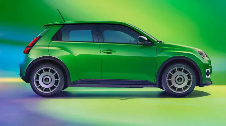 Immagine di Ora la Renault 5 costa meno di 25 mila euro