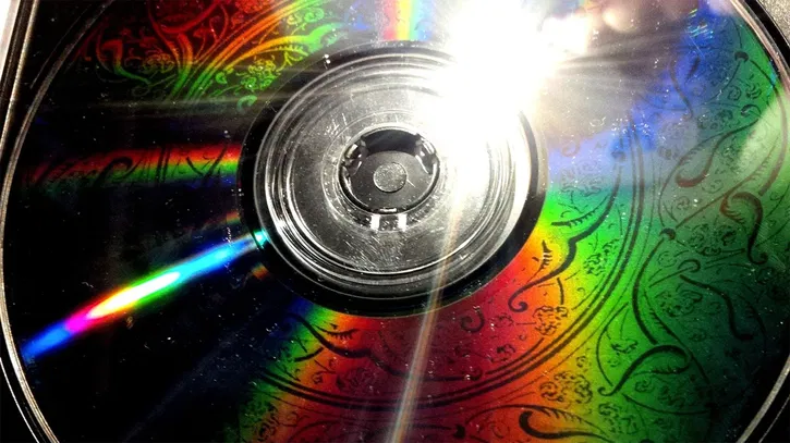 Immagine di Questo tool trasforma i CD in vere opere d'arte