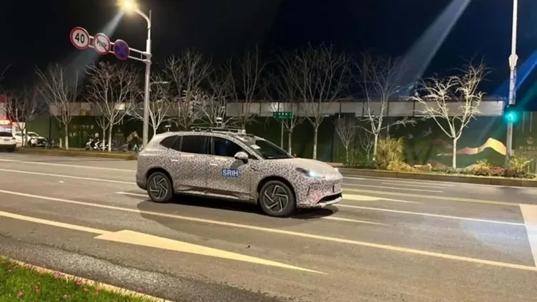Immagine di Huawei lancia l'auto elettrica economica per giovani