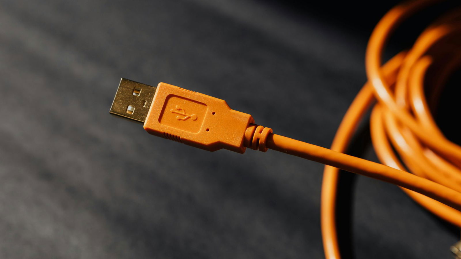 Usi le USB dell'aeroporto? Ti rubano tutto. Cos'è il Juice Jacking e come proteggersi