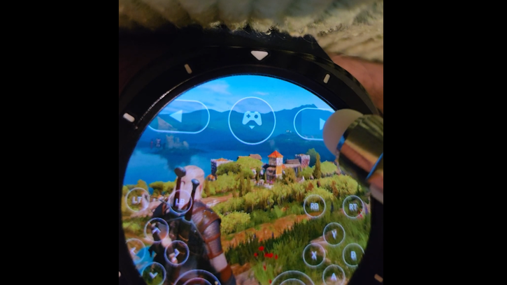 Immagine di Questa la devi vedere: pazzo gioca a The Witcher 3 sul suo orologio