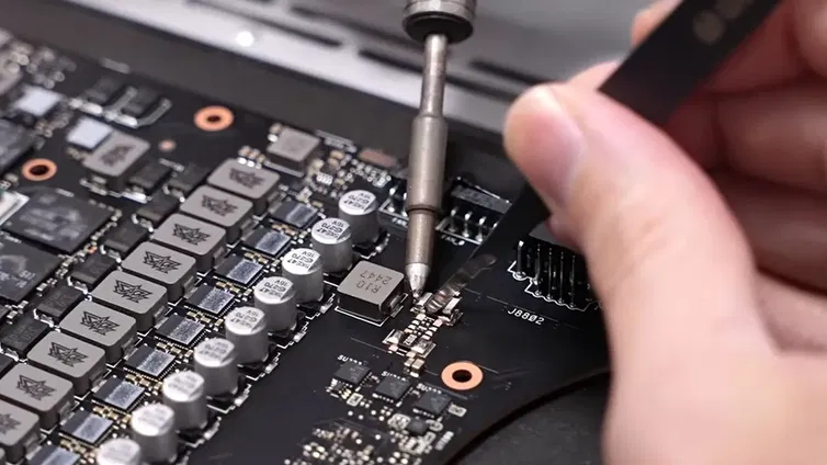 Immagine di Una sorprendente mod ha reso una RTX 5090 una GPU da 10.000$