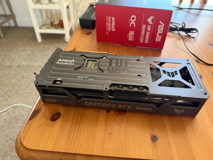 Immagine di Non sapete scegliere fra AMD e NVIDIA? Questa GPU è entrambe