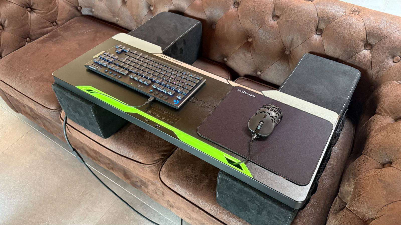 Nerdytec Couchmaster Cycon 3, trasformare un divano in una postazione da gaming | Test & Recensione