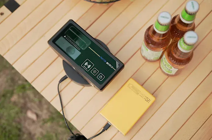 Perché comprare il Raid quando puoi distruggere le zanzare con un laser?