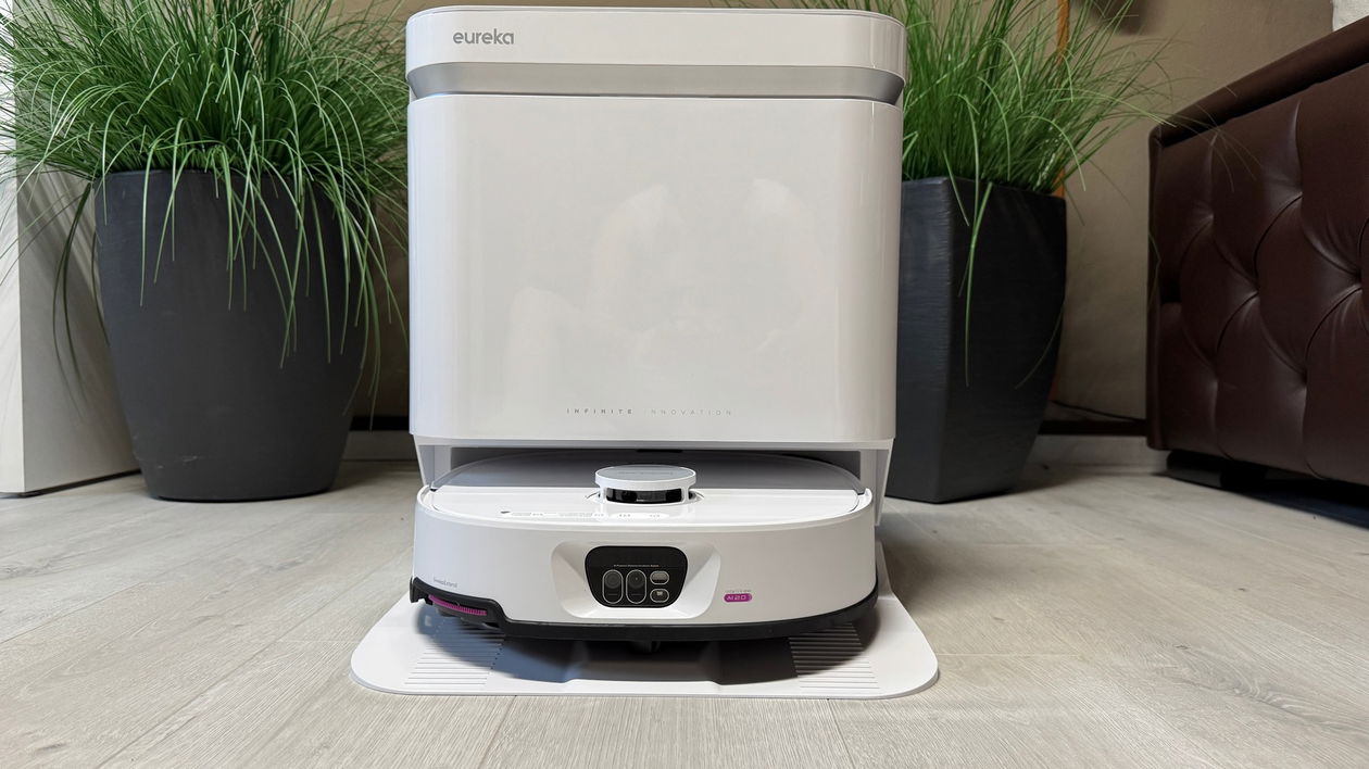 Immagine di Eureka J15 Max Ultra, il robot che riconosce i liquidi trasparenti | Test & Recensione