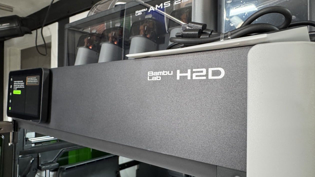Immagine di Bambu Lab H2D: stampa, incide e taglia | Test & Recensione