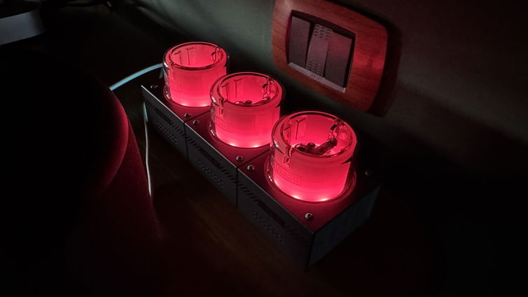 Immagine di Moonbase, la ciabatta elettrica con RGB e USB-C incorporati