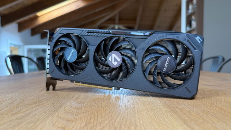 Immagine di NVIDIA RTX 5050: come va l'entry-level Blackwell? | Test & Recensione