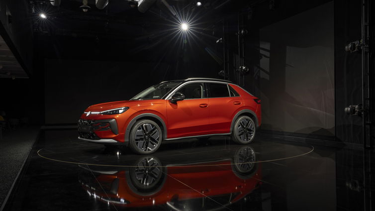 Immagine di La nuova Volkswagen T-Roc cambia le regole dei SUV compatti