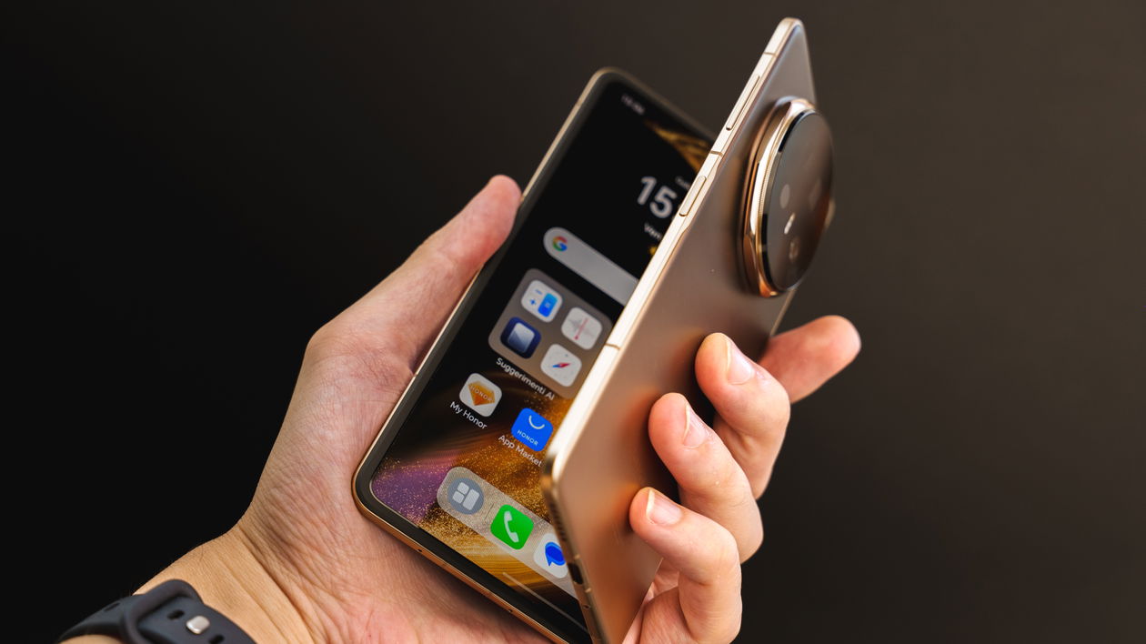 Immagine di Honor Magic V5, enorme batteria e pennino basteranno a battere Samsung? | Recensione