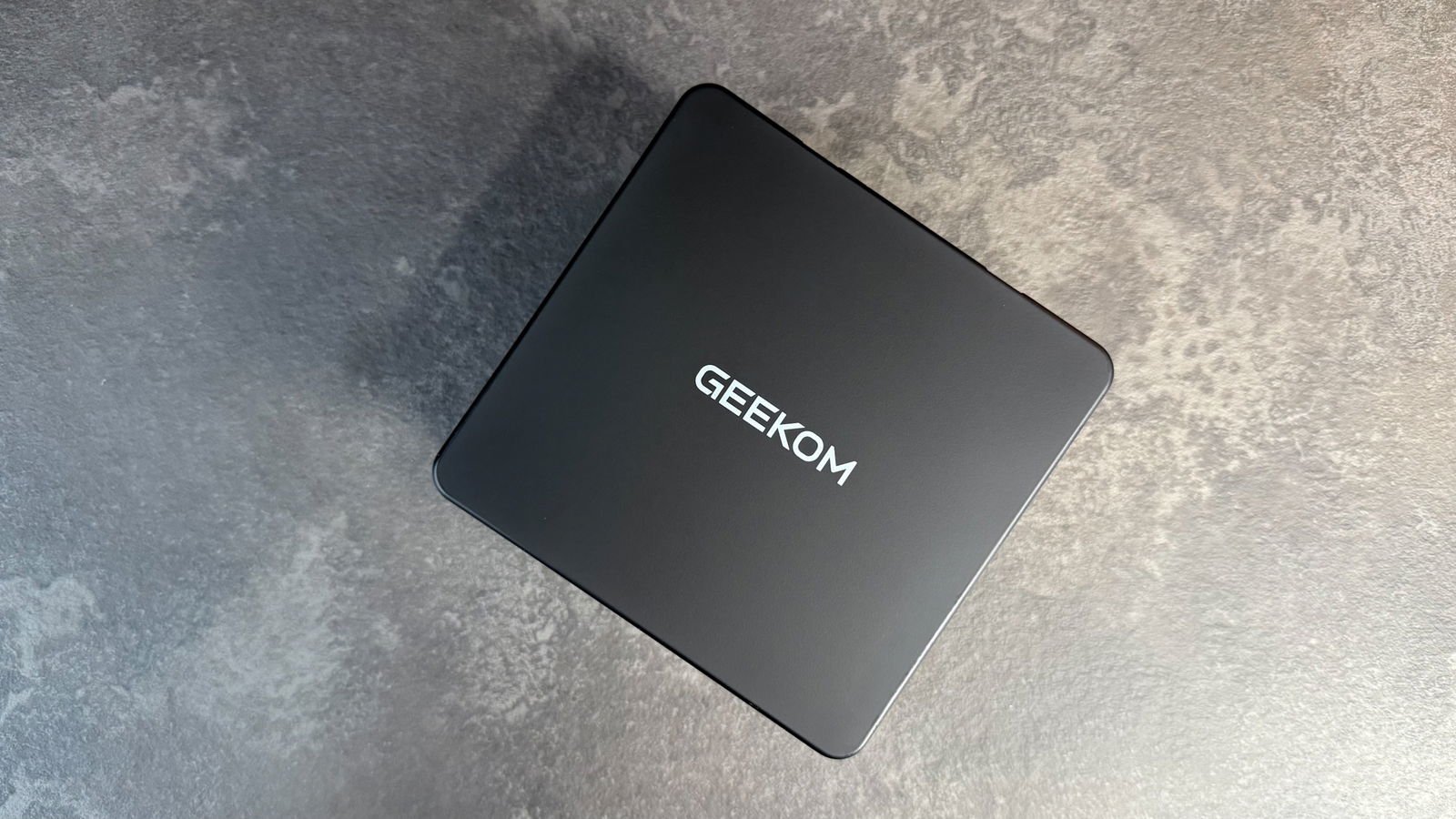 GEEKOM IT15: la potenza di un Core Ultra 9 dentro un mini PC | Test & Recensione
